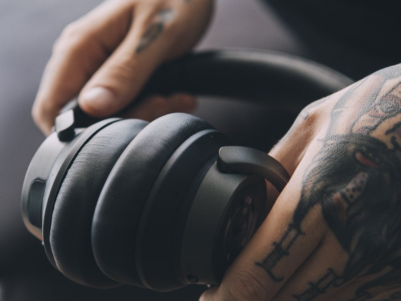 Teufel REAL BLUE NC in hand