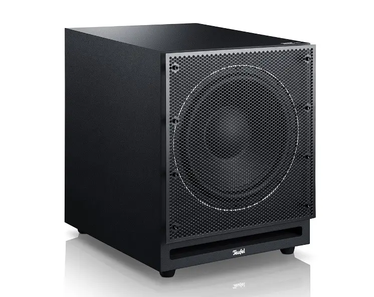 Zwarte subwoofer met grill.
