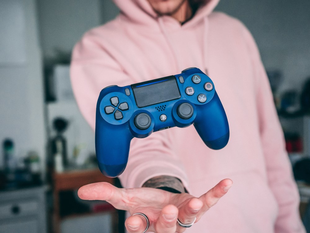 Gamer met controller