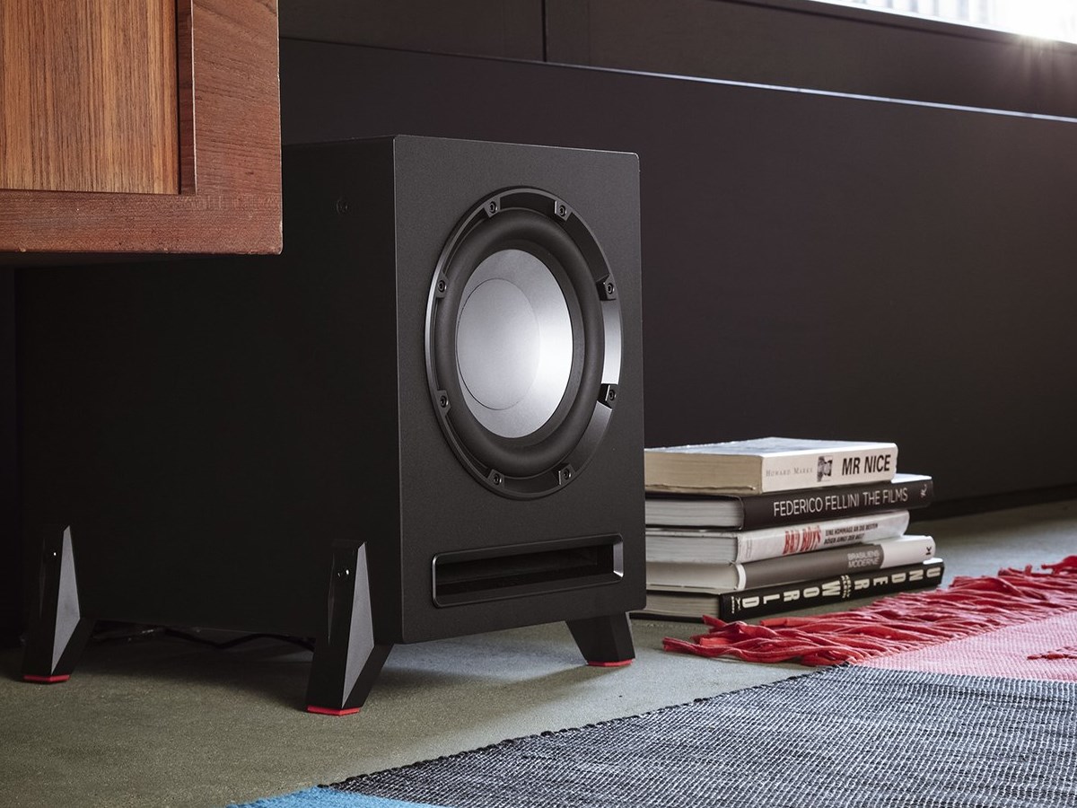 Subwoofer naast kast