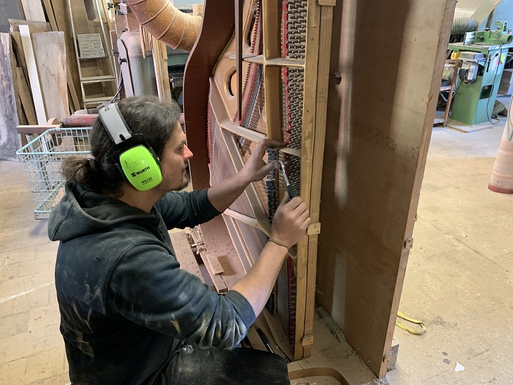 Demontage van de piano