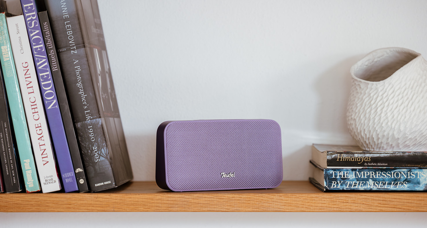Motiv Go 2 speaker op boekenplank